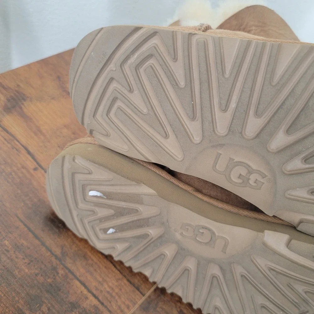 UGG Bailey Button Boots Kids Size 3 Chestnut Brown Suede Shearling 1017400K